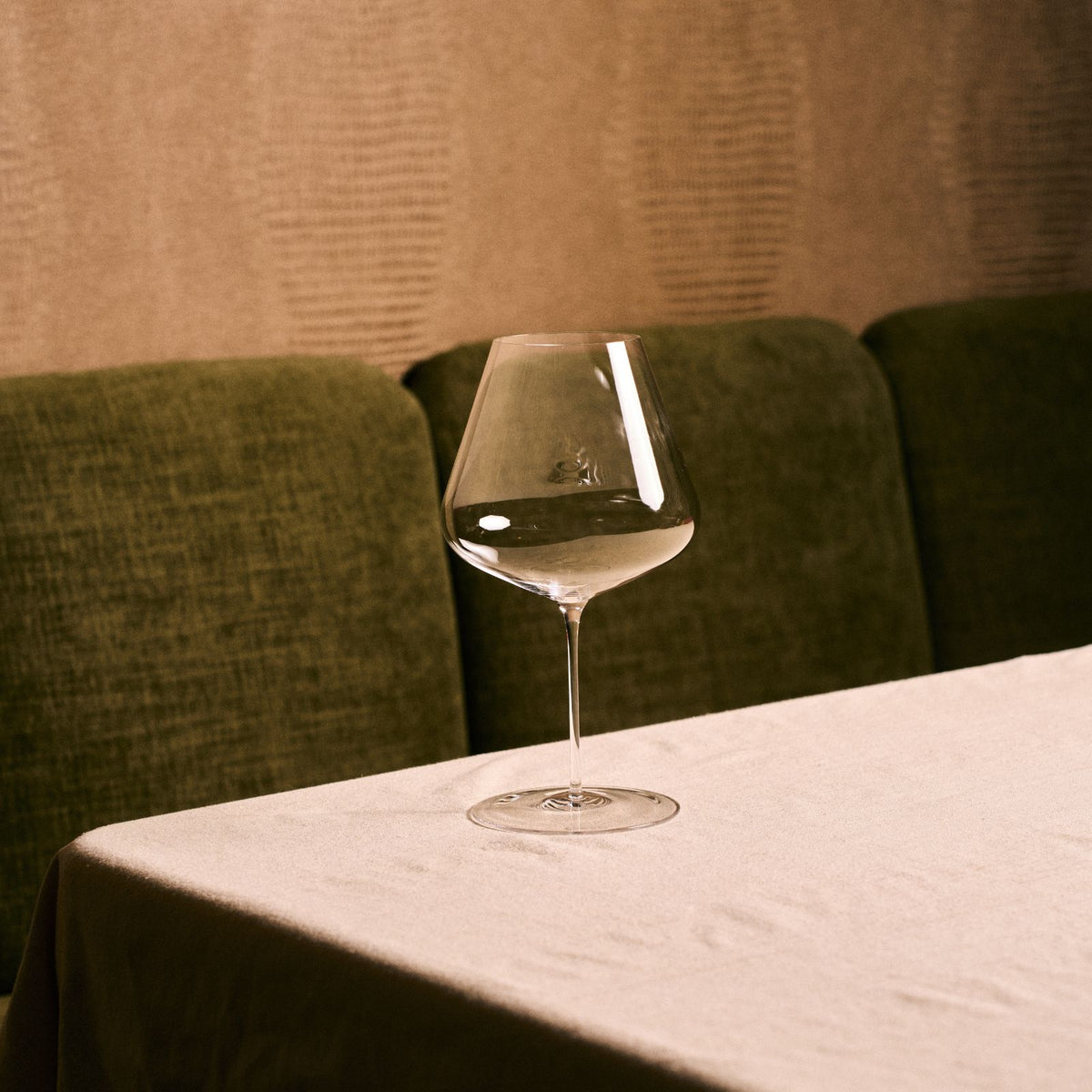 ROBERTA wine glass