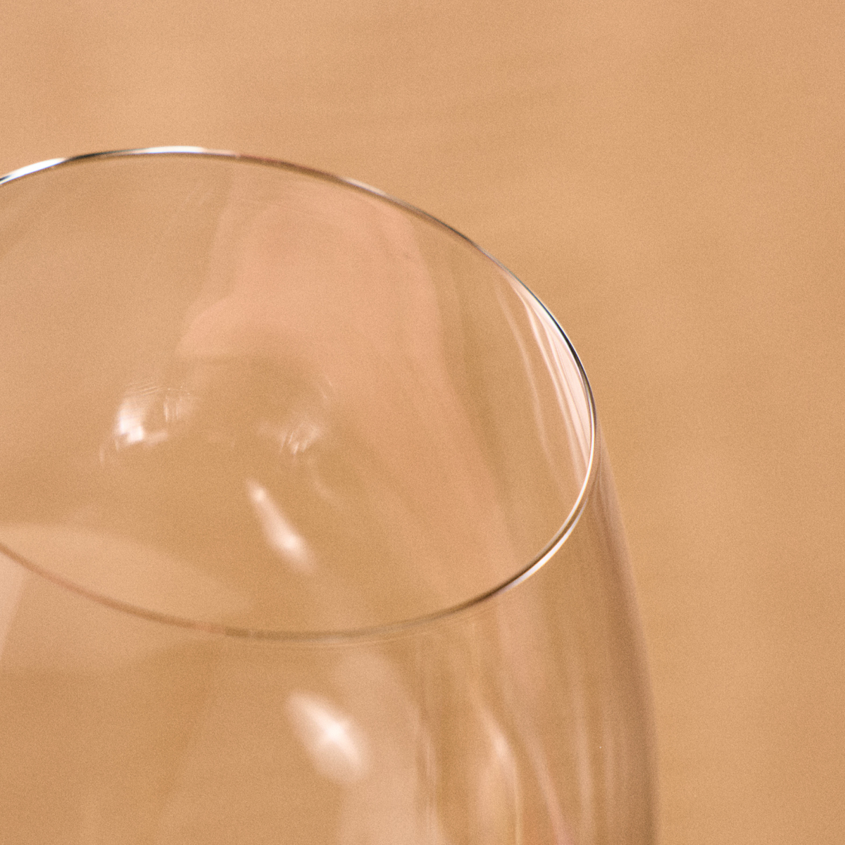 DONNA wine glass